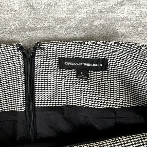 Express Design Studio Pencil Skirt Size 2 Button Back Black White Houndstooth - Picture 5 of 8